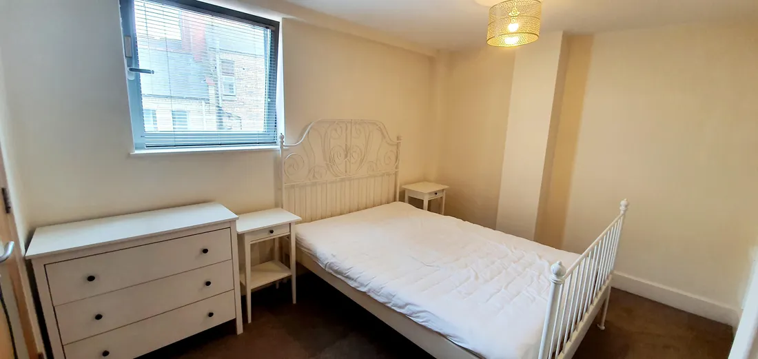 Flat Golate in Cardiff