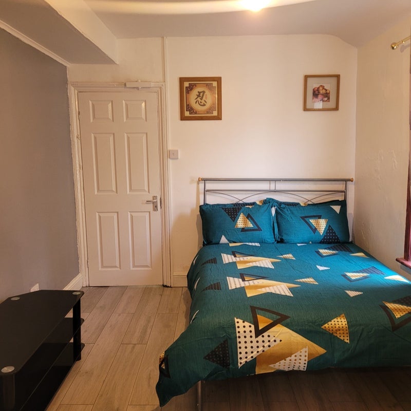 Flat Piedmont Road in Greater London