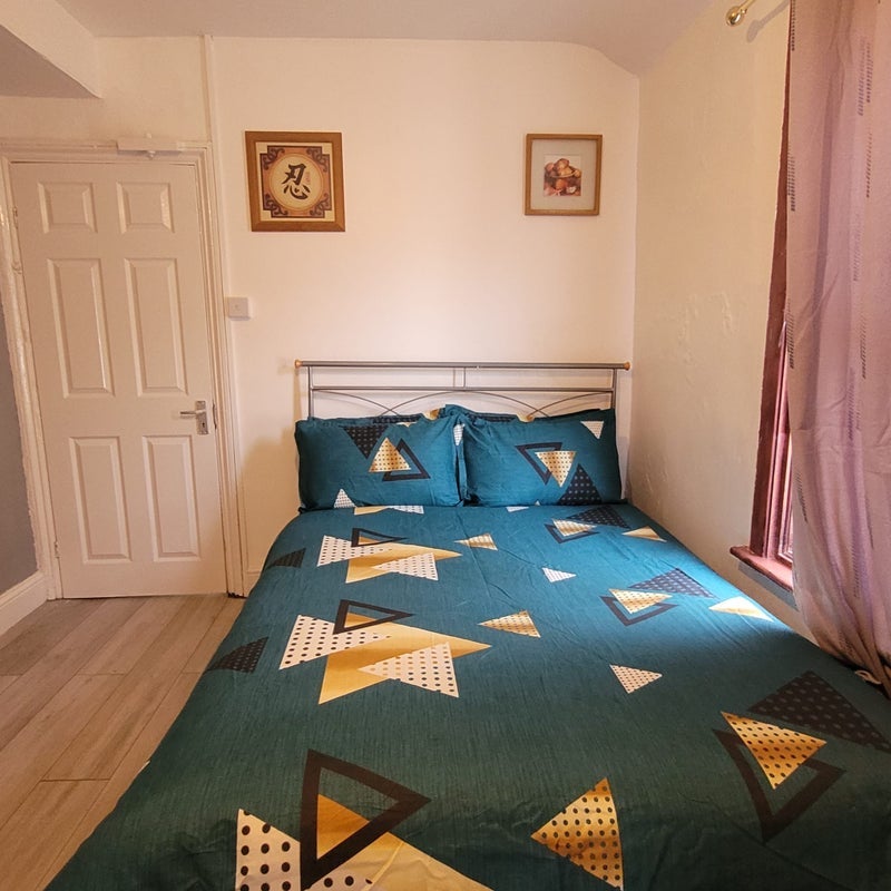 Flat Piedmont Road in Greater London