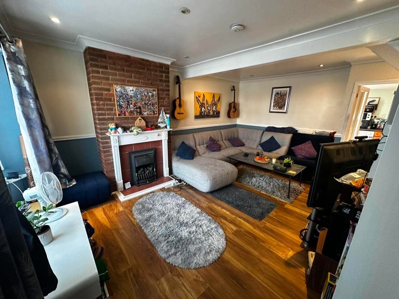 Room Headley Park Avenue in Bristol
