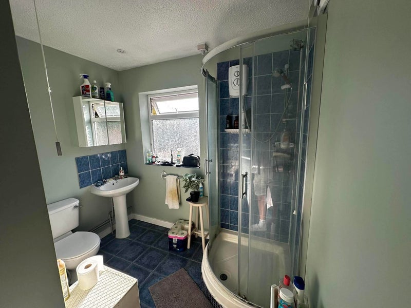 Room Headley Park Avenue in Bristol