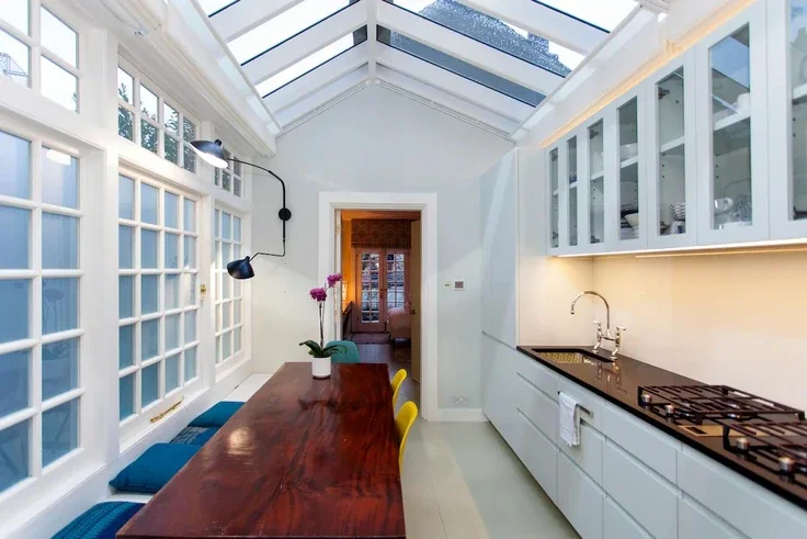 Flat Holland Park Avenue in Greater London