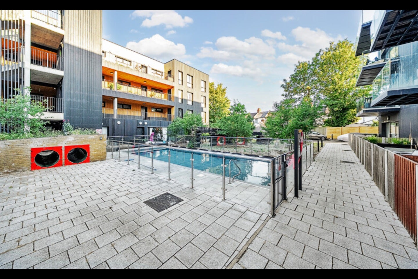 Flat Bell Foundry Close in Greater London