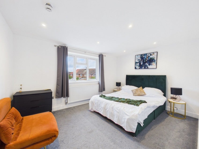 Flat Desford Way in Borough of Spelthorne
