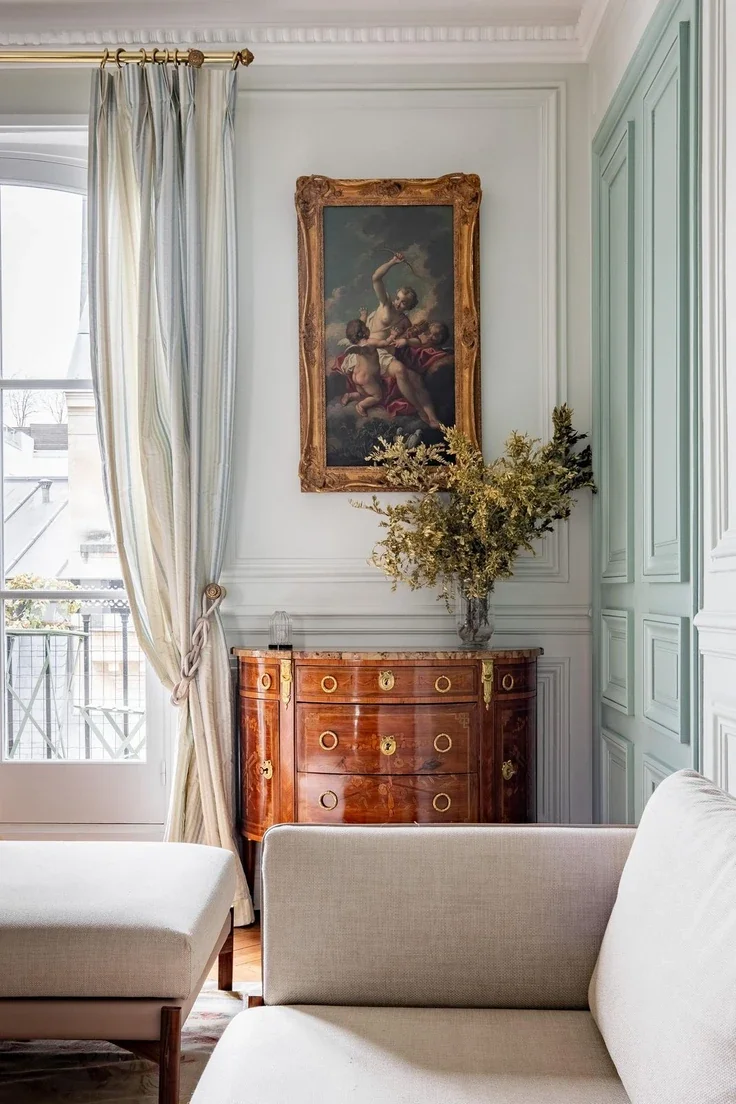 Flat Rue d'Anjou in Paris
