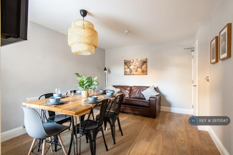 Room Chalkwell Road in Borough of Swale