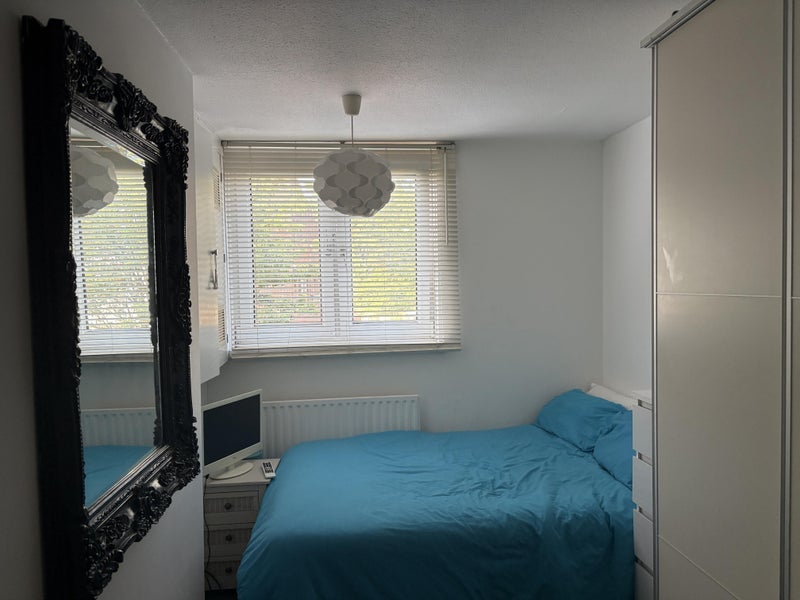 Room Warley Street in Greater London