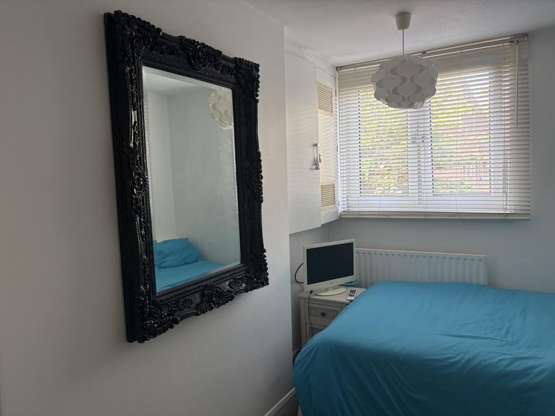 Room Warley Street in Greater London