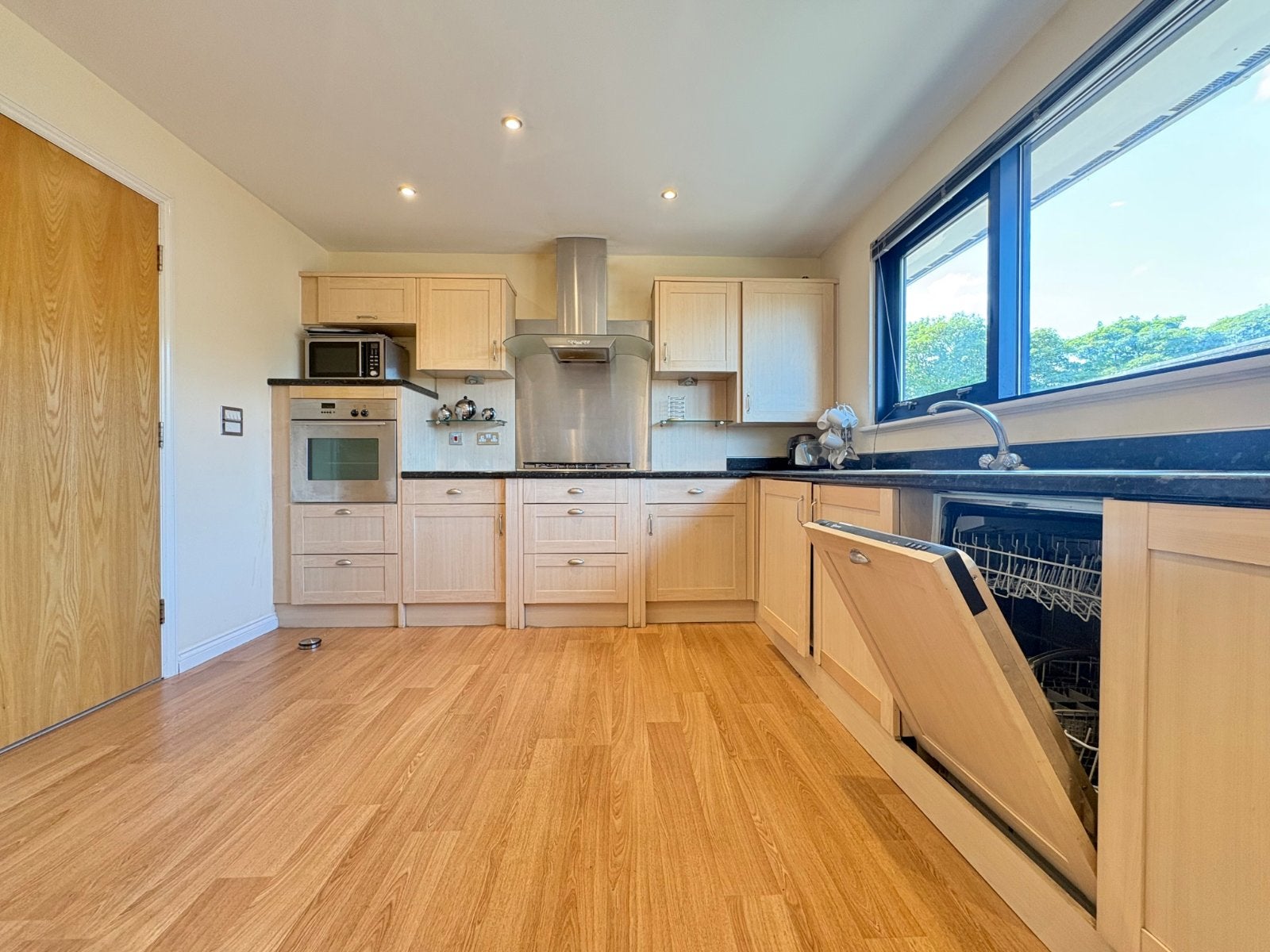 Flat Carisbrooke Road in Leeds