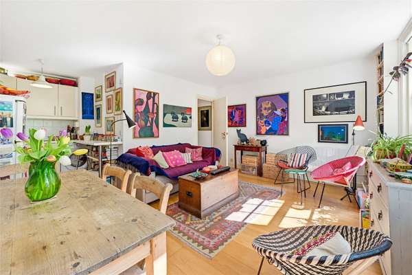 Flat Cotswold Mews in Greater London