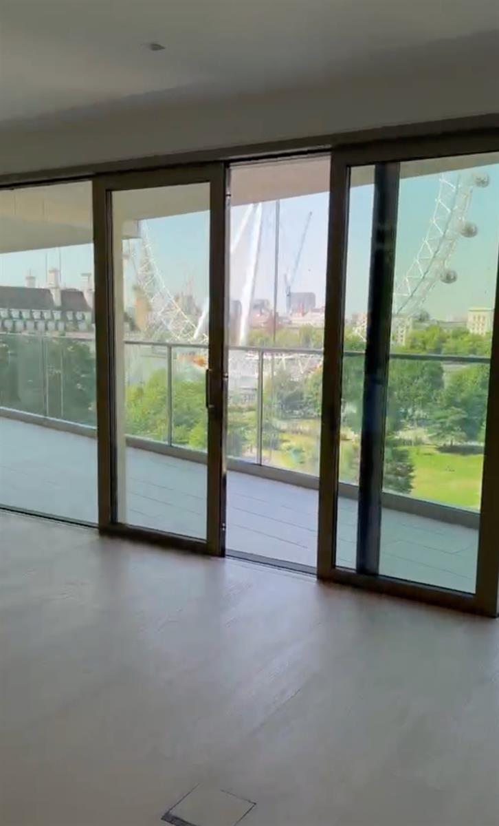 Flat Belvedere Road in Greater London