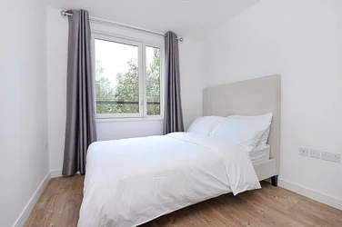 Flat Blondin Way in Greater London