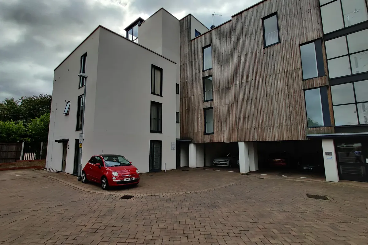 Flat Hardy Close in Chelmsford