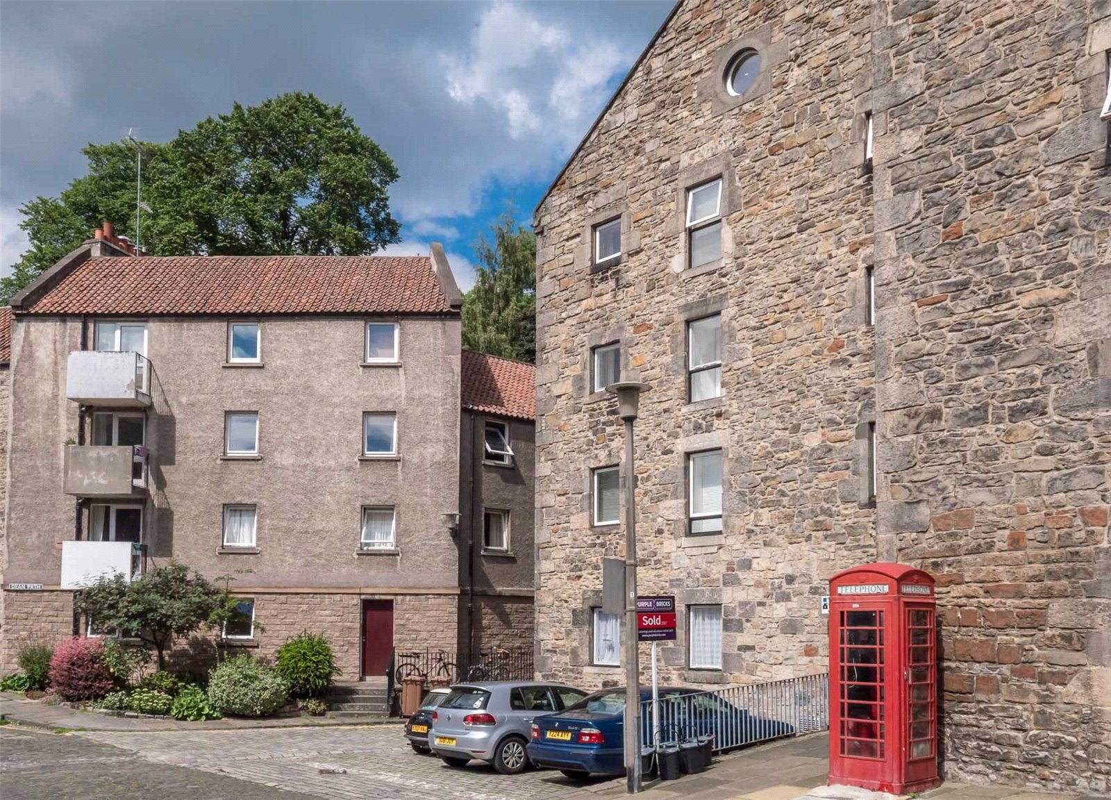 Flat Dean Path in City of Edinburgh
