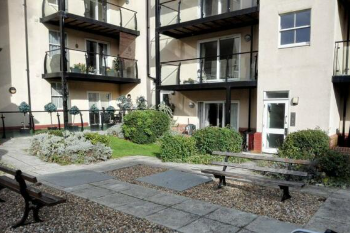 Flat Flagstaff Court in Canterbury