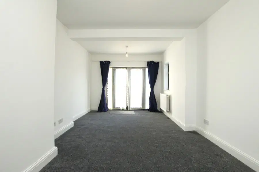 House Glebe Avenue in Greater London
