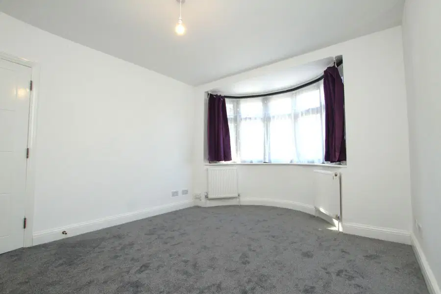 House Glebe Avenue in Greater London