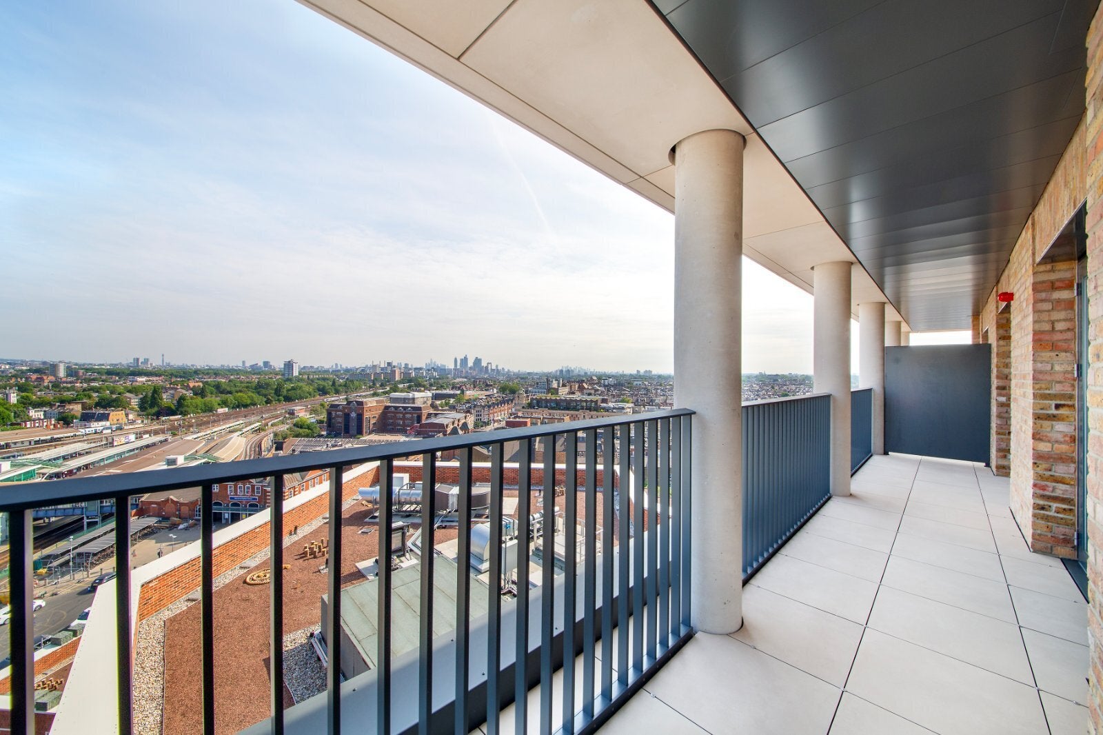Flat Northcote Road in Greater London