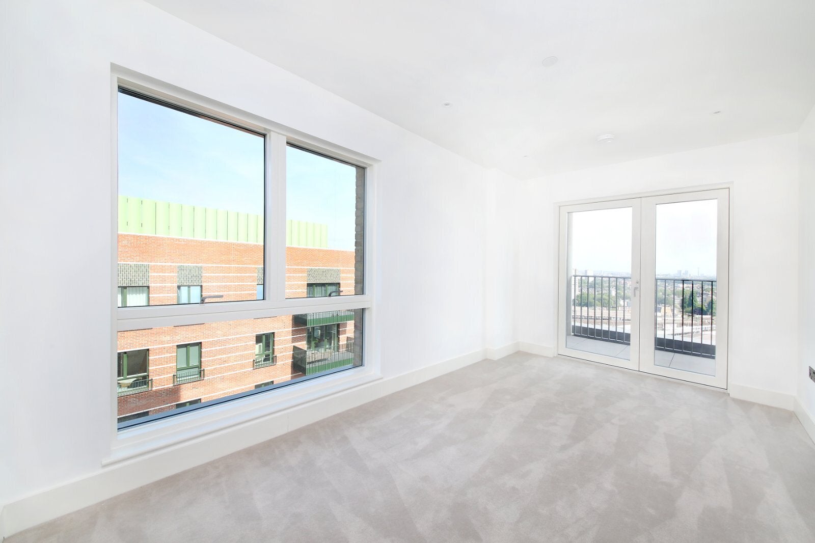 Flat Northcote Road in Greater London