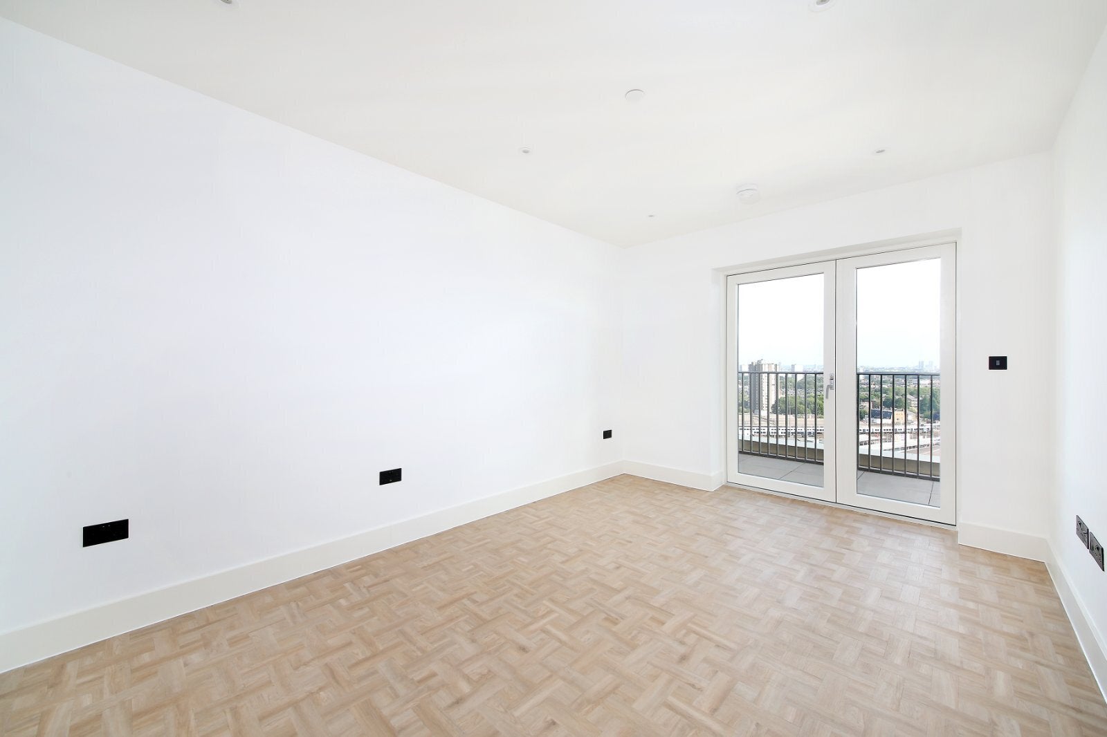 Flat Northcote Road in Greater London