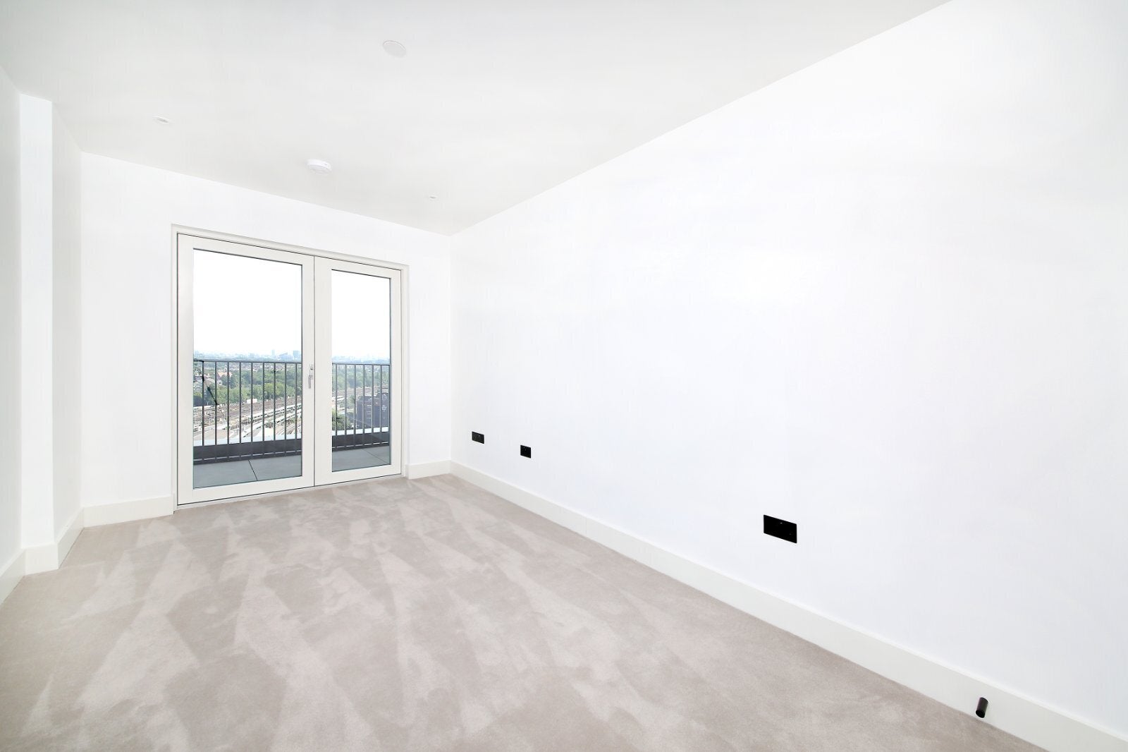 Flat Northcote Road in Greater London