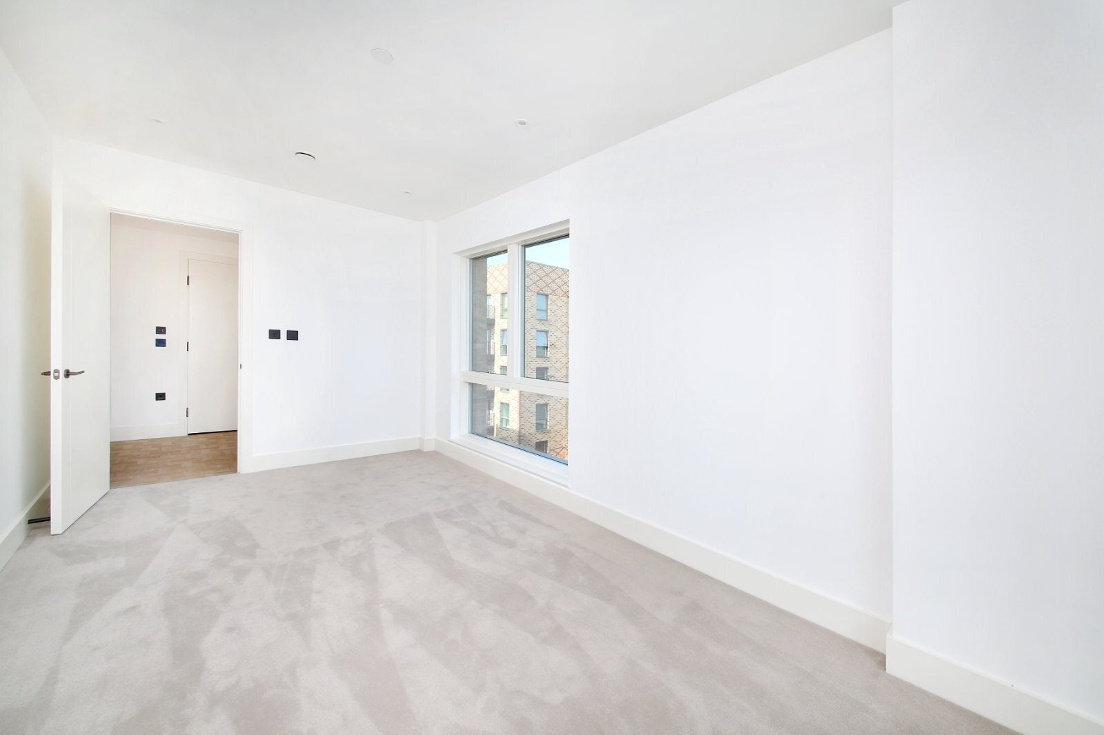 Flat Northcote Road in Greater London