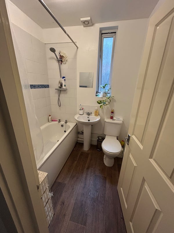 Room Mantilla Road in Greater London