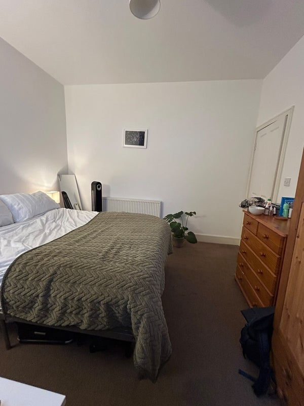 Room Mantilla Road in Greater London