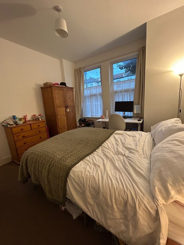 Room Mantilla Road in Greater London