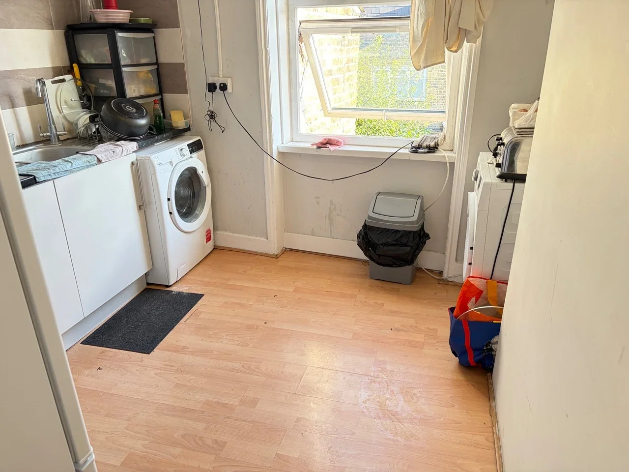Room Chiswick High Road in Greater London