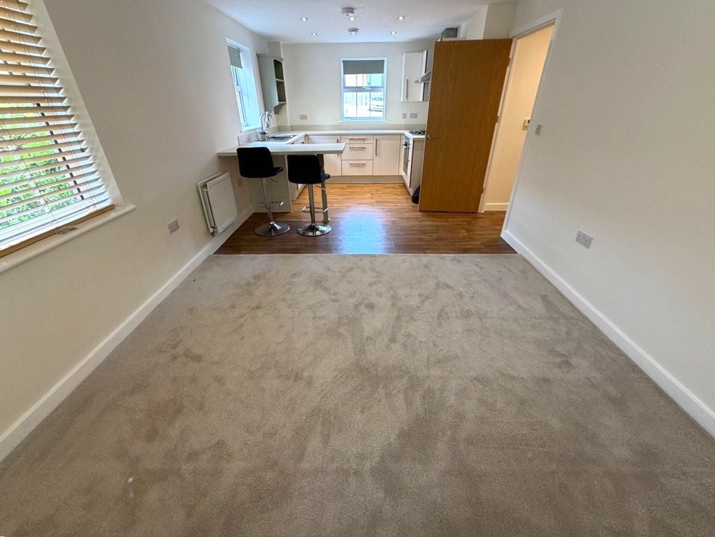 Flat Footpath HO6 in Munstone