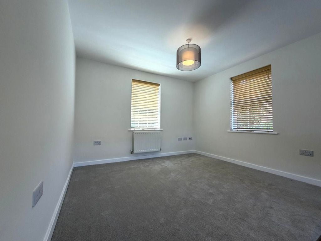 Flat Footpath HO6 in Munstone