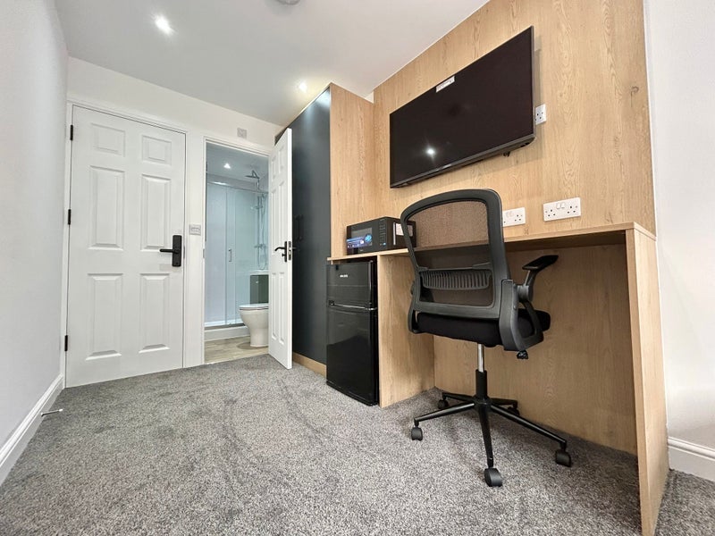 Room Carmelite Road in Coventry