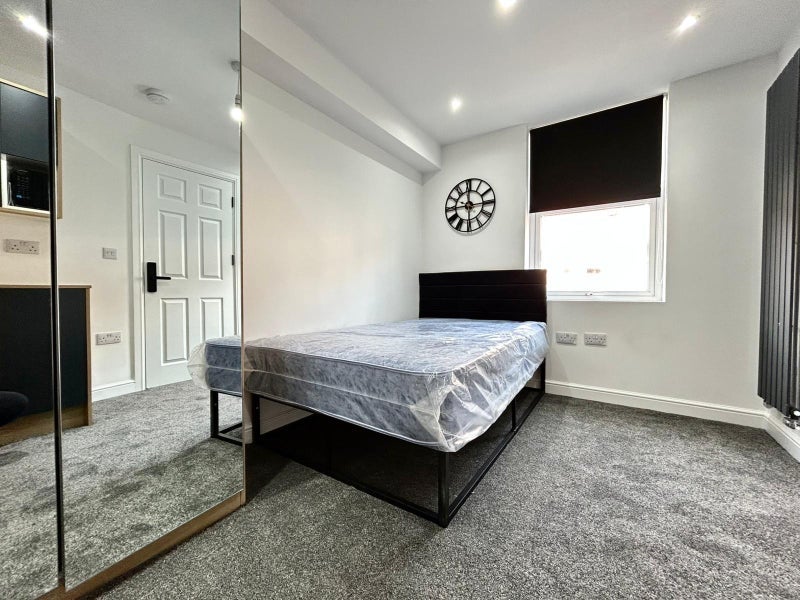 Room Carmelite Road in Coventry