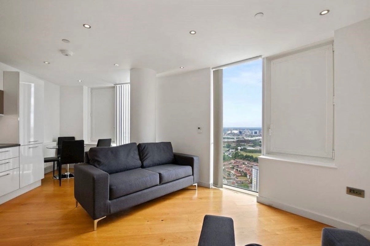 Room High Street in Greater London