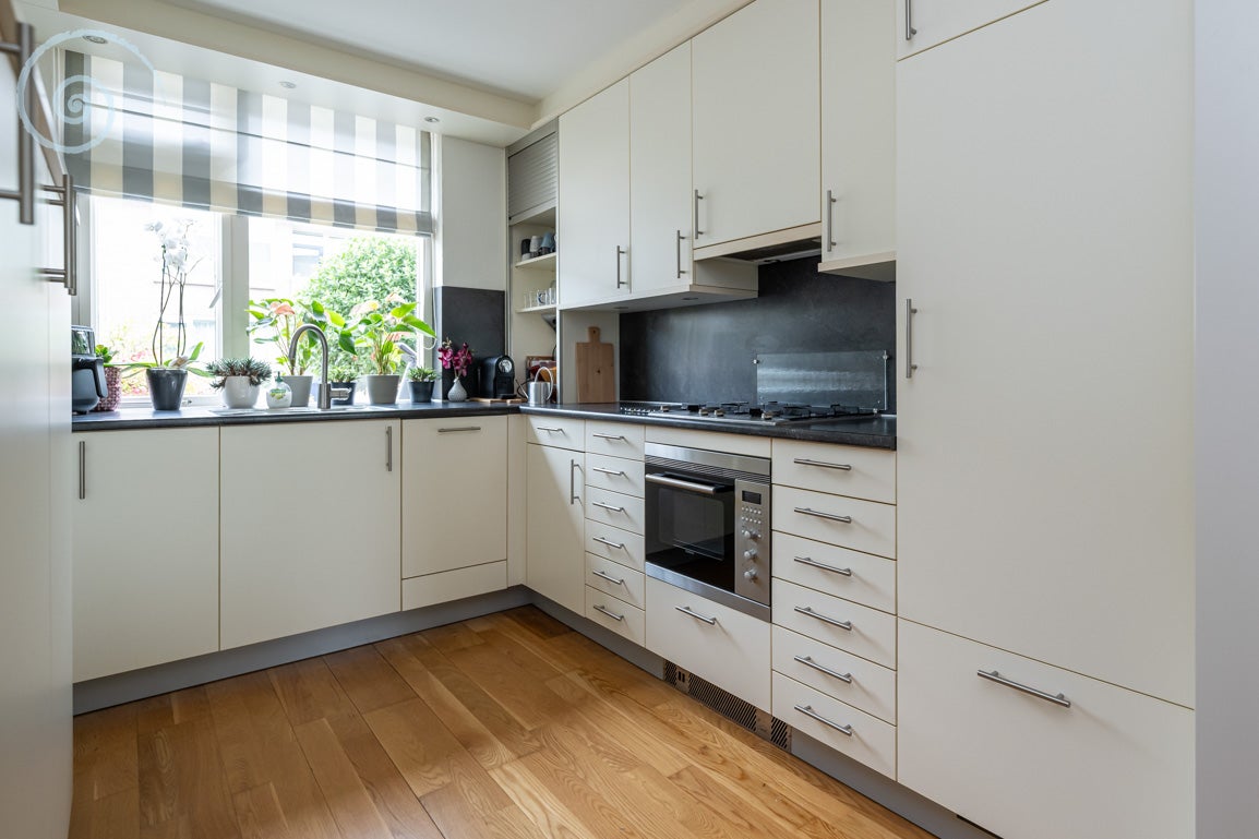 Tussenwoning te koop: Nassaustraat 10, Den Bommel