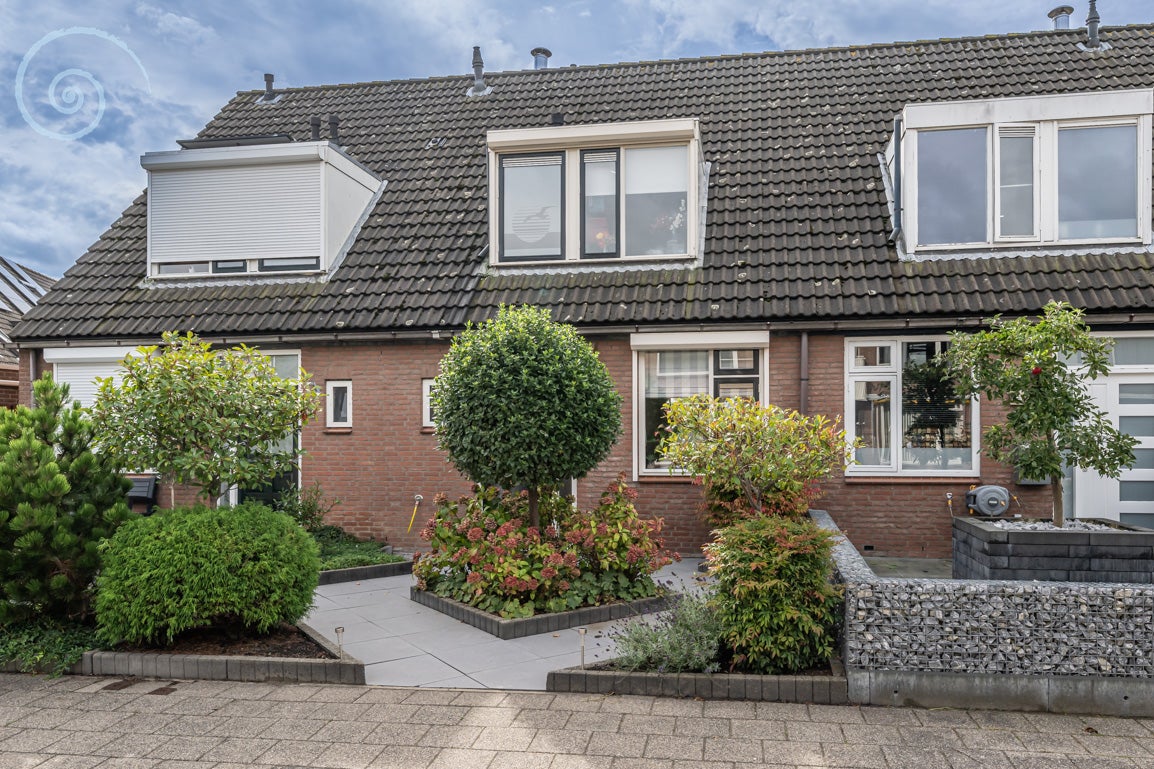 Tussenwoning te koop: Nassaustraat 10, Den Bommel