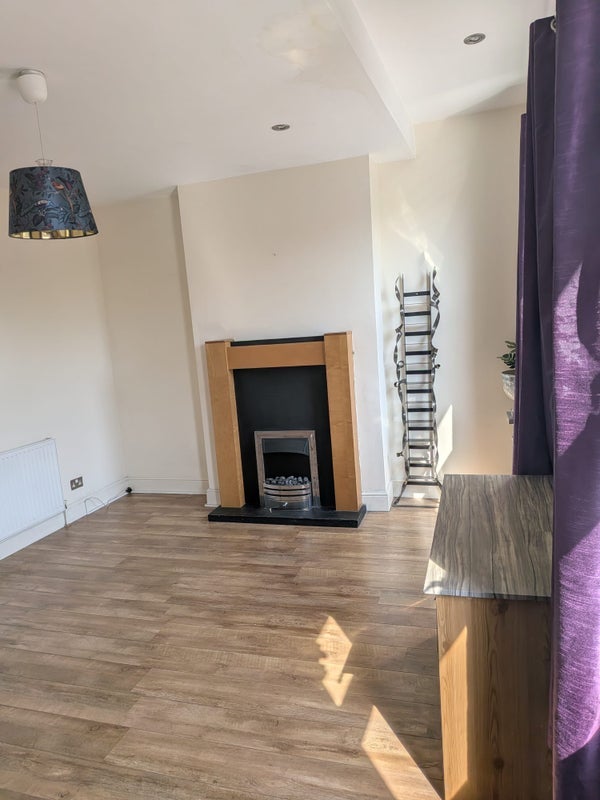 Room High Road Leyton in Greater London