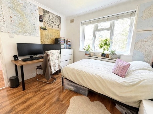 House Avis Square in Greater London
