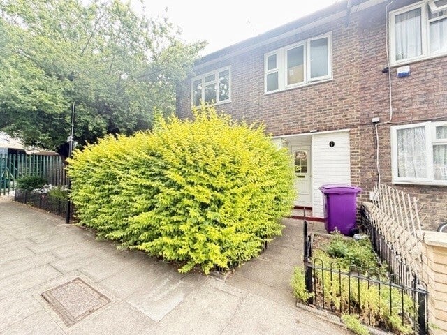 House Avis Square in Greater London