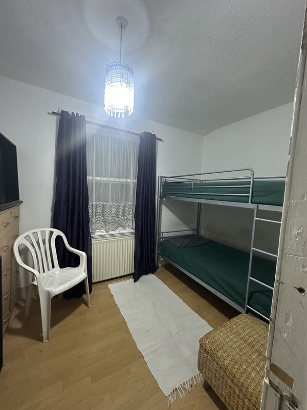 Room Claremont Road in Greater London