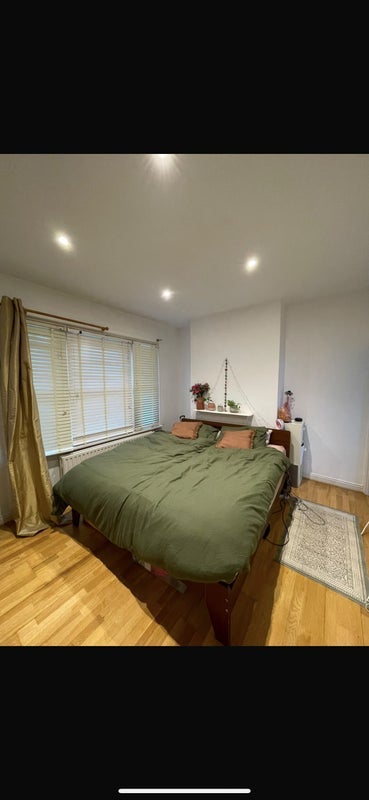 Room Hazlebury Road in Greater London