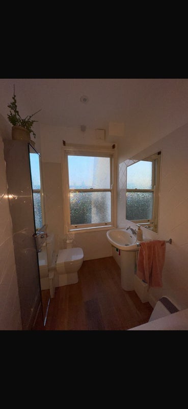 Room Hazlebury Road in Greater London