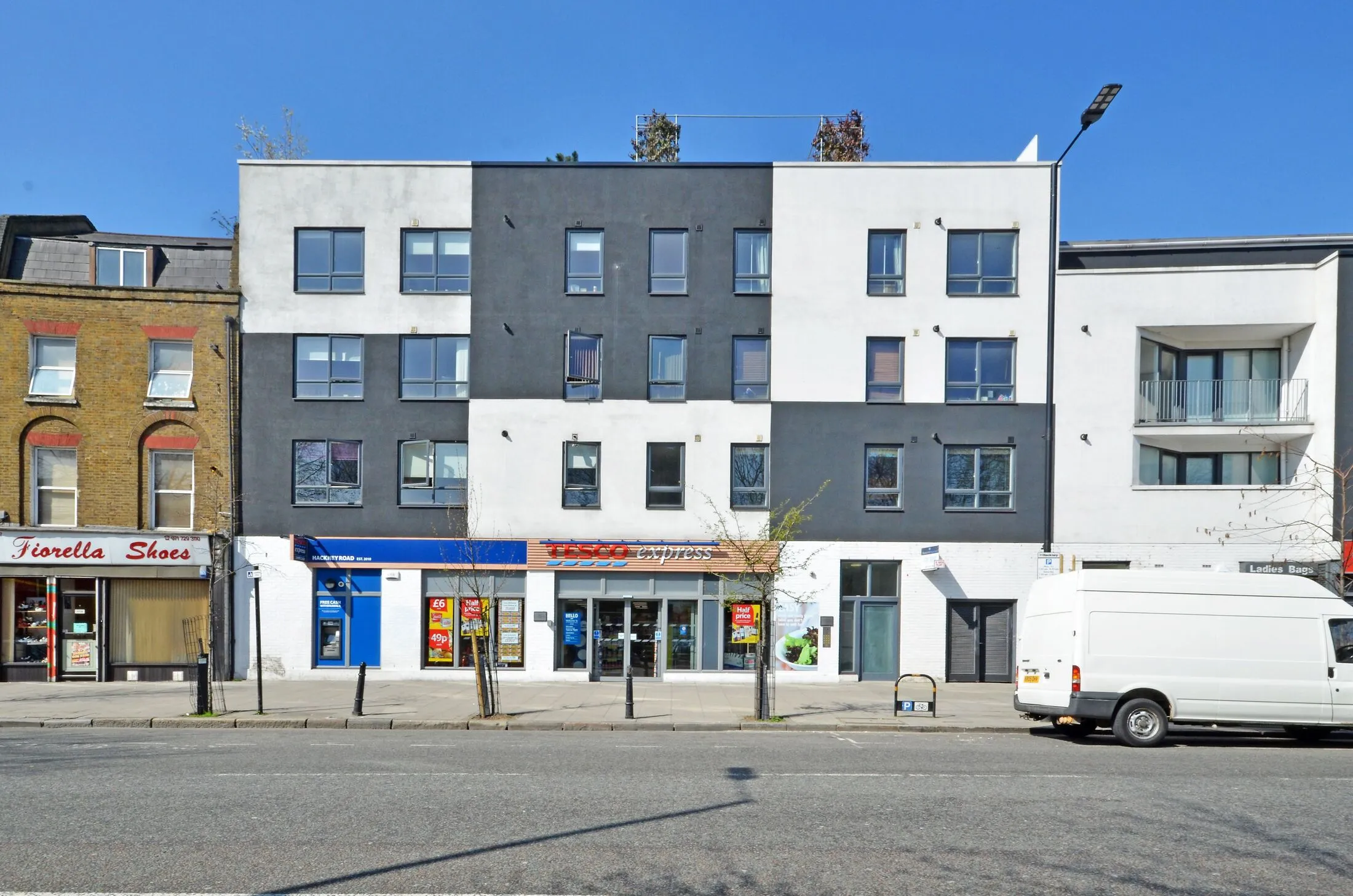 Flat Long Street in Greater London