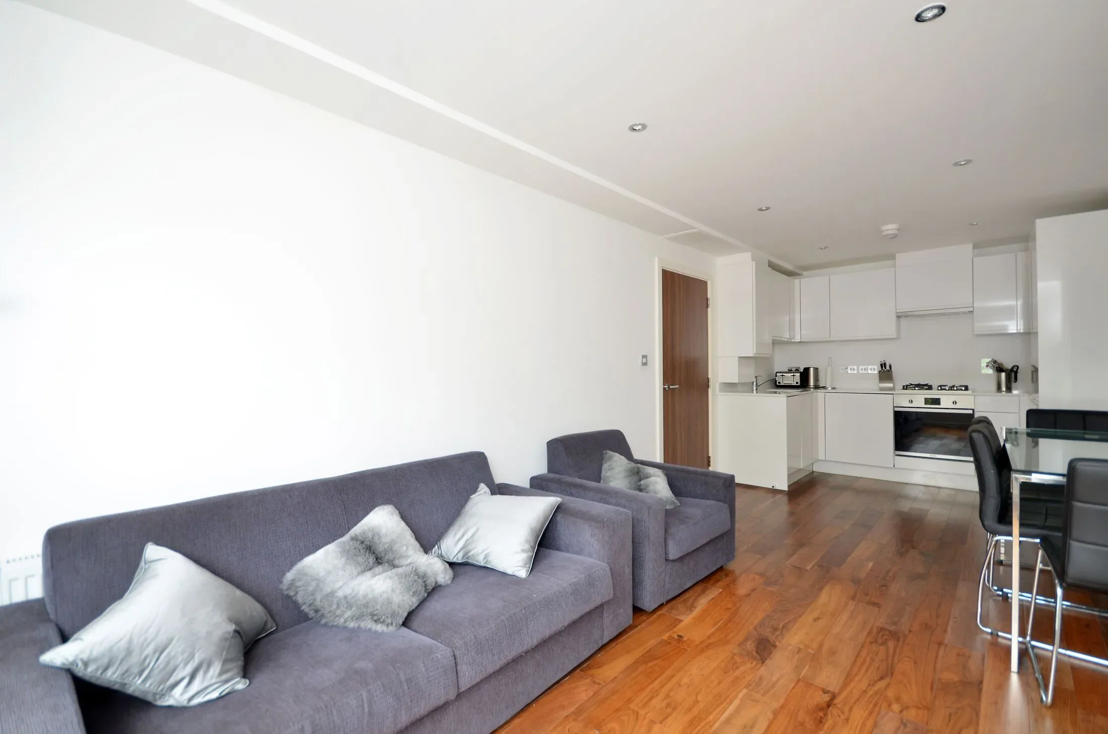 Flat Long Street in Greater London