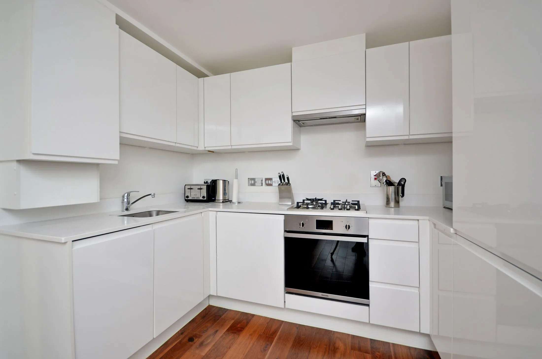 Flat Long Street in Greater London