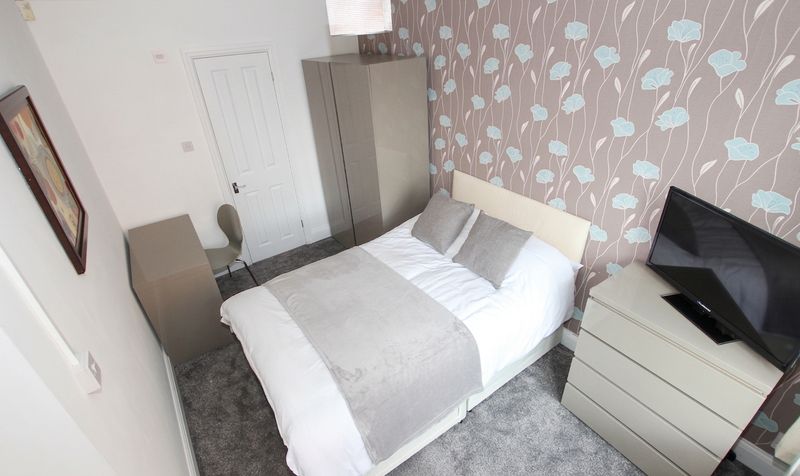 Room Erleigh Court Gardens in Earley