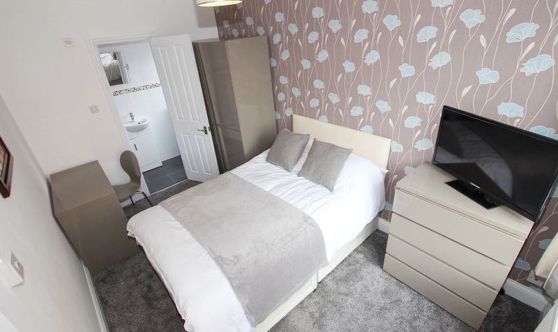 Room Erleigh Court Gardens in Earley