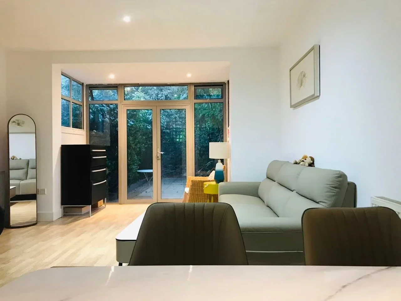 Room Heaven Tree Close in Greater London