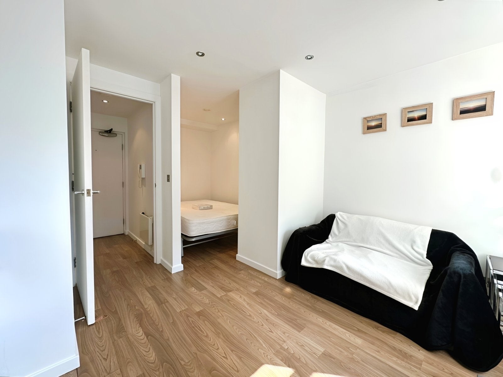 Flat Whitehall Quay in Leeds